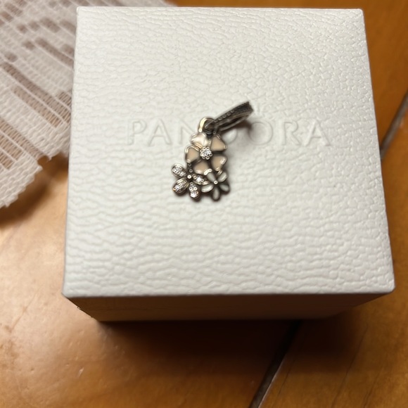 Pandora Flower Charm/Pendant New in Box - Picture 4 of 5
